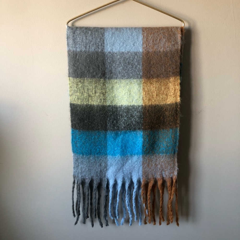 NWT extra large cozy fuzzy plaid blanket scarf